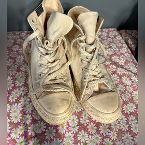 Converse shoes Womens size 9 Men’s size 7